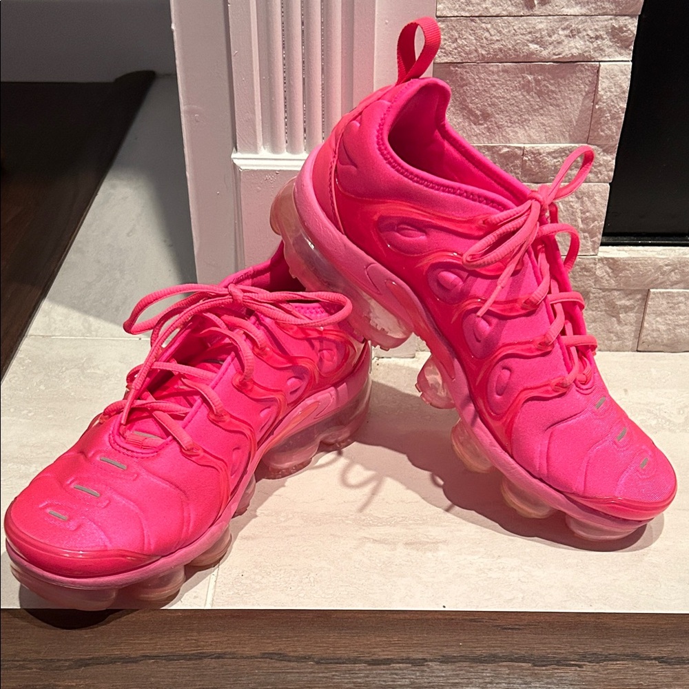 Nike Vapor Max Bold Pink Sneakers
